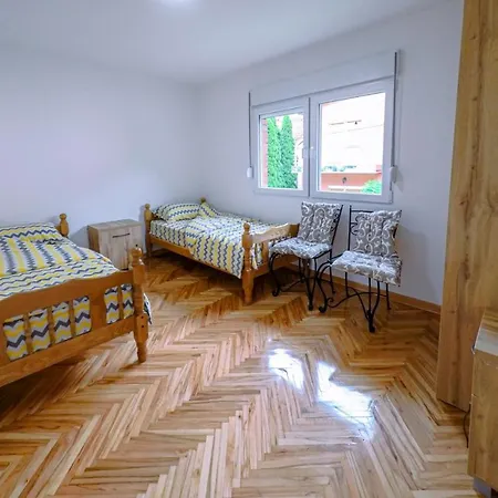 Apartment Simonovic 2 *
